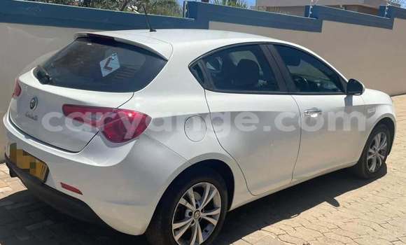 Acheter Occasion Voiture Alfa Romeo Giulietta Blanc à Import - Dubai, Namibie Acheter Occasion Voiture Alfa Romeo Giulietta Blanc à Import - Dubai, Namibie