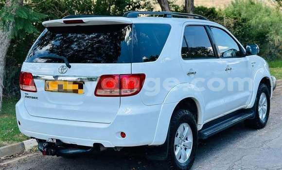 Acheter Occasion Voiture Toyota Fortuner Blanc à Grootfontein, Namibie Acheter Occasion Voiture Toyota Fortuner Blanc à Grootfontein, Namibie