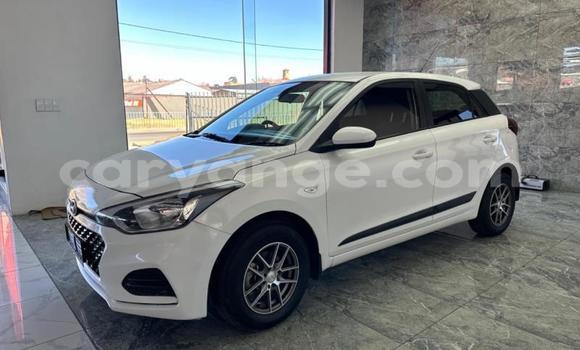 Buy Used Hyundai I20 White Car in Gobabis in Omaheke Buy Used Hyundai I20 White Car in Gobabis in Omaheke
