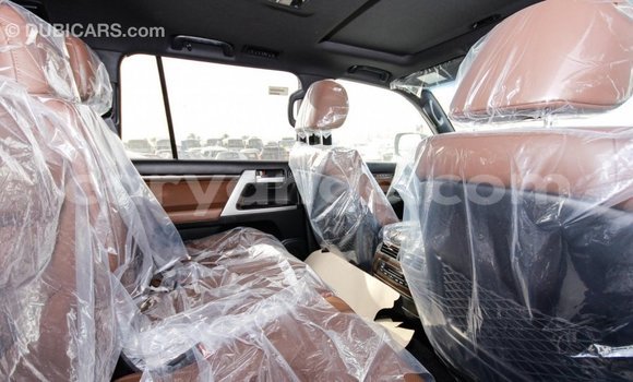 Acheter Import Voiture Toyota Land Cruiser Noir à Import - Dubai, Namibie Acheter Import Voiture Toyota Land Cruiser Noir à Import - Dubai, Namibie