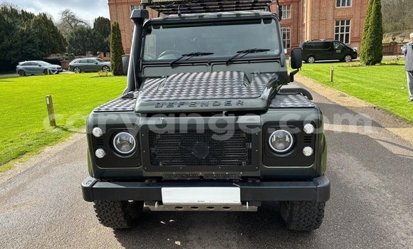 Buy Used Land Rover Defender Green Car in Windhoek in Namibia Buy Used Land Rover Defender Green Car in Windhoek in Namibia