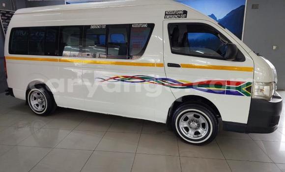 Buy Used Toyota Hi Ace White Car in Gobabis in Omaheke Buy Used Toyota Hi Ace White Car in Gobabis in Omaheke