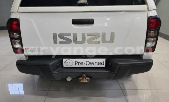 Acheter Occasion Voiture Isuzu KB Blanc à Gobabis, Omaheke Acheter Occasion Voiture Isuzu KB Blanc à Gobabis, Omaheke