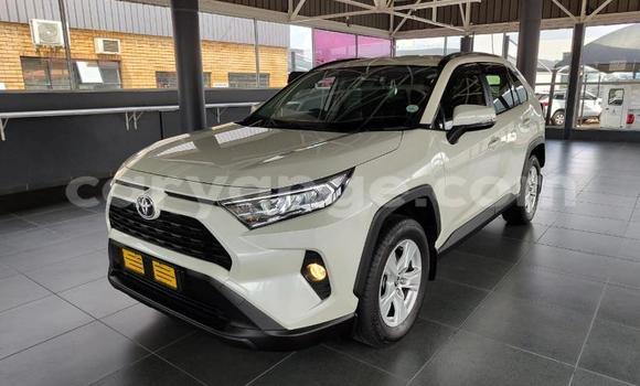Acheter Occasion Voiture Toyota RAV4 Blanc à Gobabis, Omaheke Acheter Occasion Voiture Toyota RAV4 Blanc à Gobabis, Omaheke