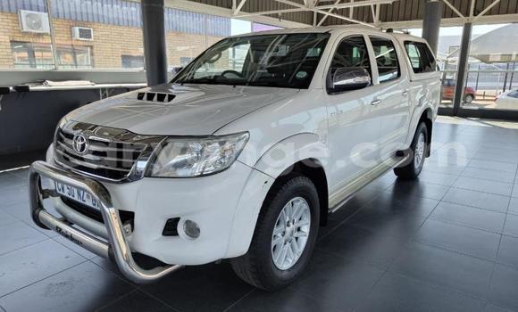 Buy Used Toyota Hilux White Car in Gobabis in Omaheke
