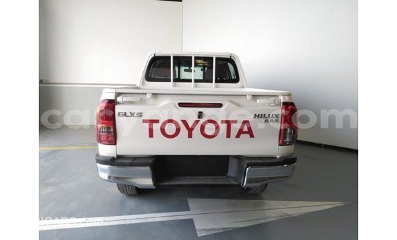 Acheter Import Voiture Toyota Hilux Blanc à Import - Dubai, Namibie Acheter Import Voiture Toyota Hilux Blanc à Import - Dubai, Namibie