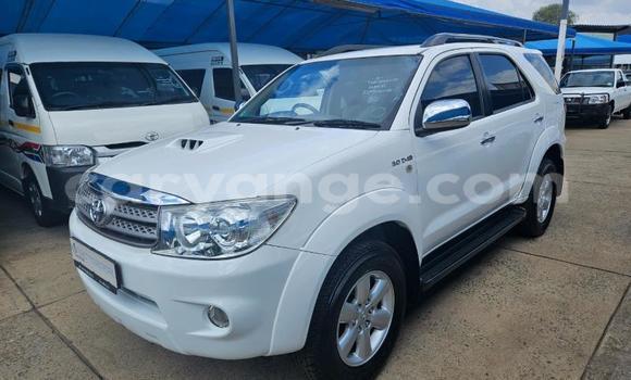 Buy Used Toyota Fortuner White Car in Windhoek in Namibia