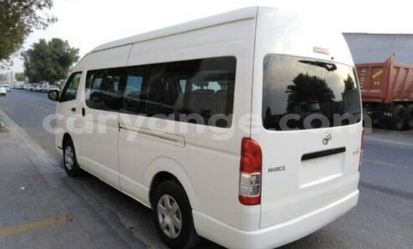Acheter Occasion Voiture Toyota Hi Ace Blanc à Walvis Bay, Namibie Acheter Occasion Voiture Toyota Hi Ace Blanc à Walvis Bay, Namibie