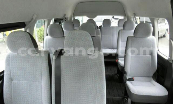 Acheter Occasion Voiture Toyota Hi Ace Blanc à Walvis Bay, Namibie Acheter Occasion Voiture Toyota Hi Ace Blanc à Walvis Bay, Namibie