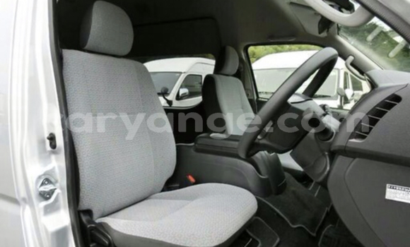 Acheter Occasion Voiture Toyota Hi Ace Blanc à Walvis Bay, Namibie Acheter Occasion Voiture Toyota Hi Ace Blanc à Walvis Bay, Namibie