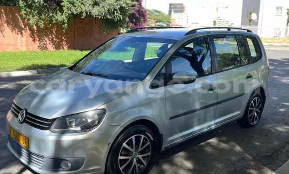 Acheter Occasion Voiture Volkswagen Touran Autre à Import - Dubai, Namibie Acheter Occasion Voiture Volkswagen Touran Autre à Import - Dubai, Namibie