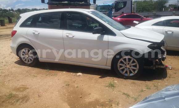 Acheter Occasion Voiture Mercedes-Benz B–Class Blanc à Windhoek, Namibie Acheter Occasion Voiture Mercedes-Benz B–Class Blanc à Windhoek, Namibie
