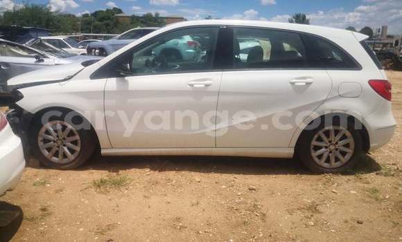 Acheter Occasion Voiture Mercedes-Benz B–Class Blanc à Windhoek, Namibie Acheter Occasion Voiture Mercedes-Benz B–Class Blanc à Windhoek, Namibie