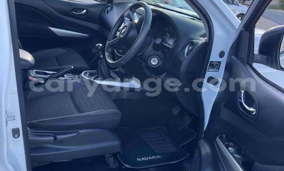 Acheter Occasion Voiture Nissan Navara Blanc à Windhoek, Namibie Acheter Occasion Voiture Nissan Navara Blanc à Windhoek, Namibie