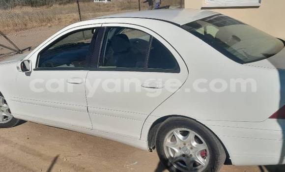 Acheter Occasion Voiture Mercedes-Benz C–Class Blanc à Windhoek, Namibie Acheter Occasion Voiture Mercedes-Benz C–Class Blanc à Windhoek, Namibie