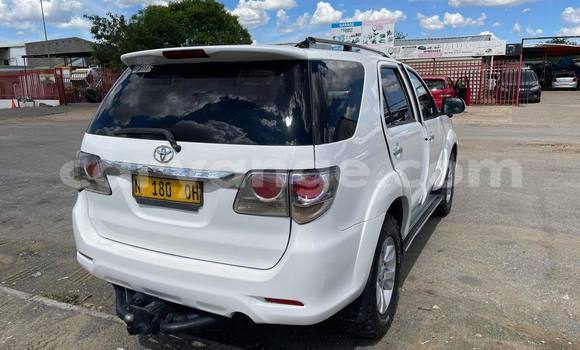 Acheter Occasion Voiture Toyota Fortuner Blanc à Windhoek, Namibie Acheter Occasion Voiture Toyota Fortuner Blanc à Windhoek, Namibie