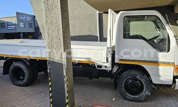 Acheter Occasion Utilitaire Isuzu FTR 850 Blanc à Windhoek, Namibie Acheter Occasion Utilitaire Isuzu FTR 850 Blanc à Windhoek, Namibie