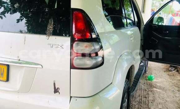 Acheter Occasion Voiture Toyota Prado Blanc à Windhoek, Namibie Acheter Occasion Voiture Toyota Prado Blanc à Windhoek, Namibie