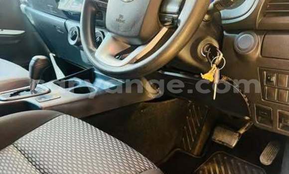 Acheter Occasion Voiture Toyota Hilux Blanc à Windhoek, Namibie Acheter Occasion Voiture Toyota Hilux Blanc à Windhoek, Namibie