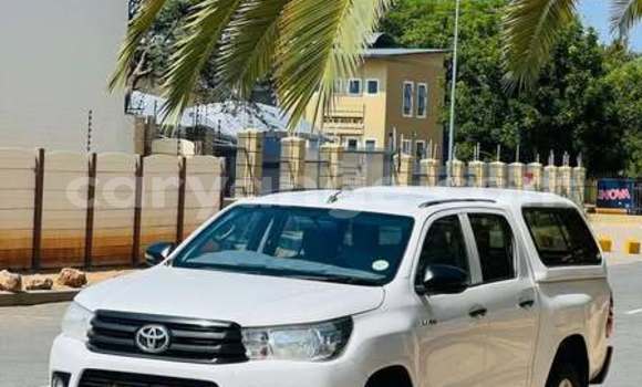 Acheter Occasion Voiture Toyota Hilux Blanc à Windhoek, Namibie Acheter Occasion Voiture Toyota Hilux Blanc à Windhoek, Namibie