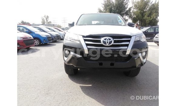 Acheter Import Voiture Toyota Fortuner Noir à Import - Dubai, Namibie Acheter Import Voiture Toyota Fortuner Noir à Import - Dubai, Namibie