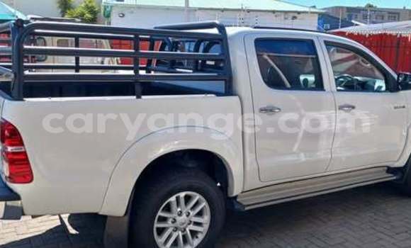 Acheter Occasion Voiture Toyota Hilux Blanc à Windhoek, Namibie Acheter Occasion Voiture Toyota Hilux Blanc à Windhoek, Namibie
