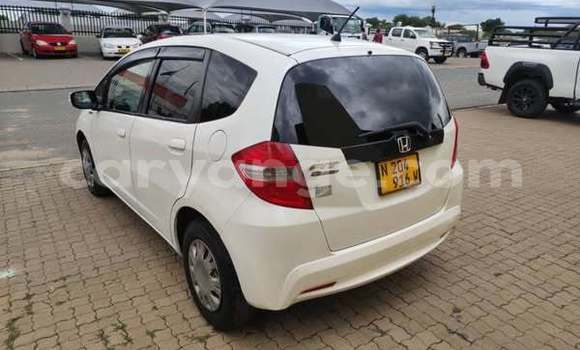 Acheter Occasion Voiture Honda FIT Blanc à Windhoek, Namibie
