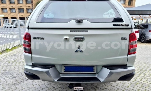 Buy Used Mitsubishi Triton White Car in Windhoek in Namibia Buy Used Mitsubishi Triton White Car in Windhoek in Namibia