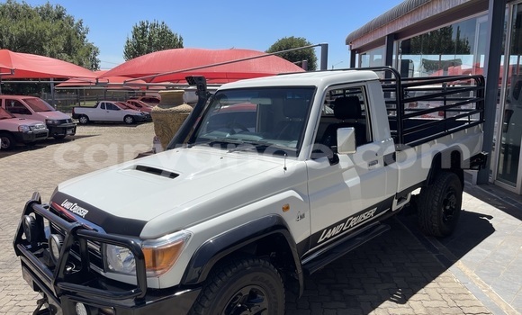 Buy Used Toyota Land Cruiser White Car in Oranjemund in Karas Buy Used Toyota Land Cruiser White Car in Oranjemund in Karas