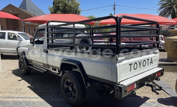 Buy Used Toyota Land Cruiser White Car in Oranjemund in Karas Buy Used Toyota Land Cruiser White Car in Oranjemund in Karas