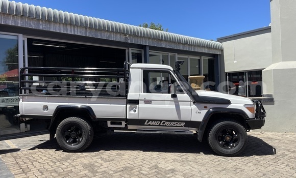 Buy Used Toyota Land Cruiser White Car in Oranjemund in Karas Buy Used Toyota Land Cruiser White Car in Oranjemund in Karas
