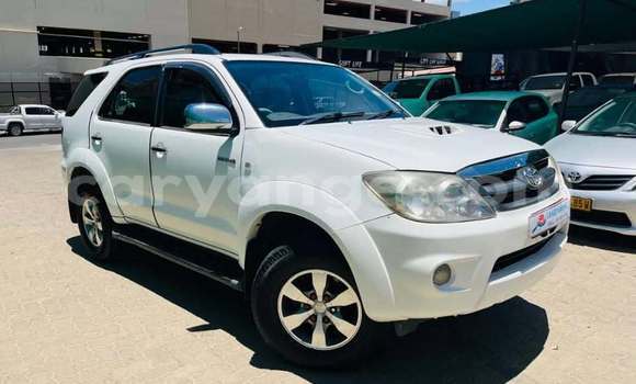 Acheter Occasion Voiture Toyota Fortuner Blanc à Windhoek, Namibie
