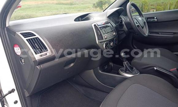 Acheter Occasion Voiture Hyundai I20 Blanc à Gobabis, Omaheke Acheter Occasion Voiture Hyundai I20 Blanc à Gobabis, Omaheke