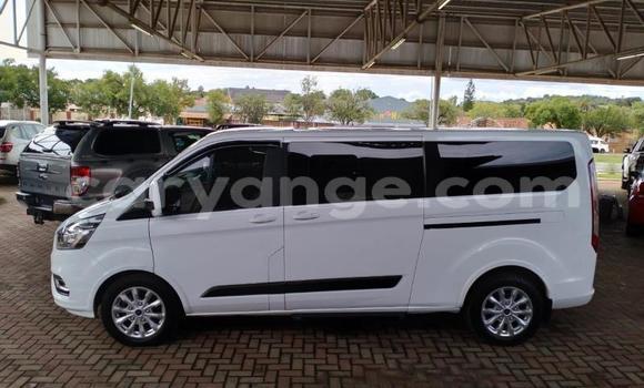 Buy Used Ford Tourneo Custom White Car in Walvis Bay in Namibia Buy Used Ford Tourneo Custom White Car in Walvis Bay in Namibia