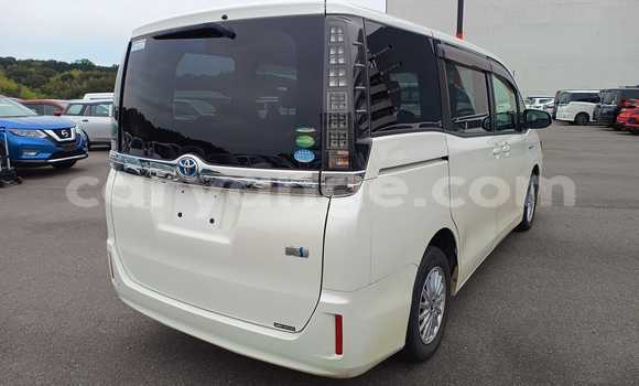 Buy Used Toyota Voxy White Car in Windhoek in Namibia Buy Used Toyota Voxy White Car in Windhoek in Namibia