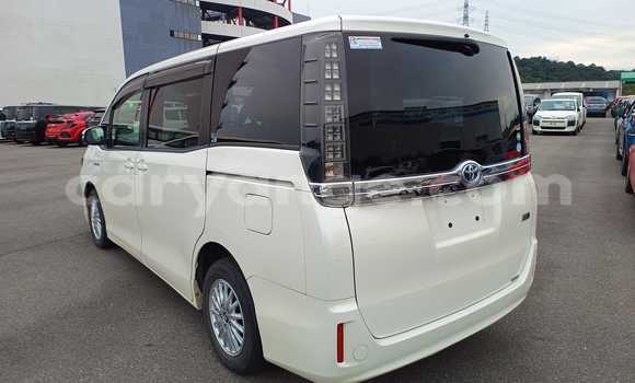 Buy Used Toyota Voxy White Car in Windhoek in Namibia Buy Used Toyota Voxy White Car in Windhoek in Namibia