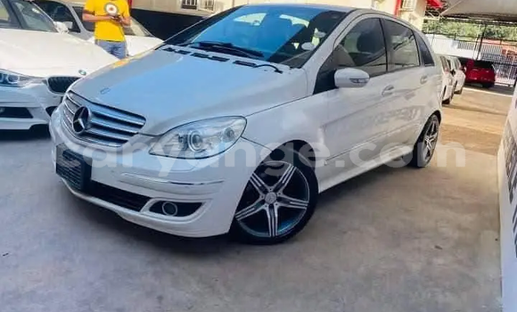 Buy Used Mercedes-Benz B–Class White Car in Swakopmund in Namibia
