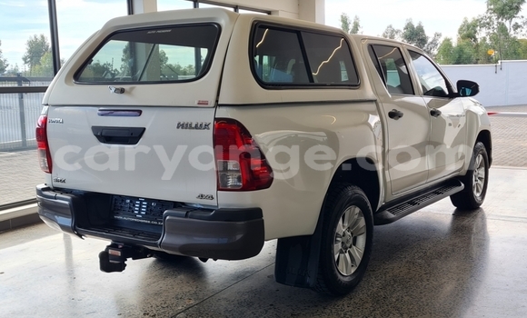 Buy Used Toyota Hilux White Car in Gobabis in Omaheke Buy Used Toyota Hilux White Car in Gobabis in Omaheke