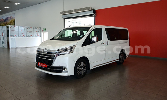 Buy Used Toyota Hi Ace White Car in Gobabis in Omaheke