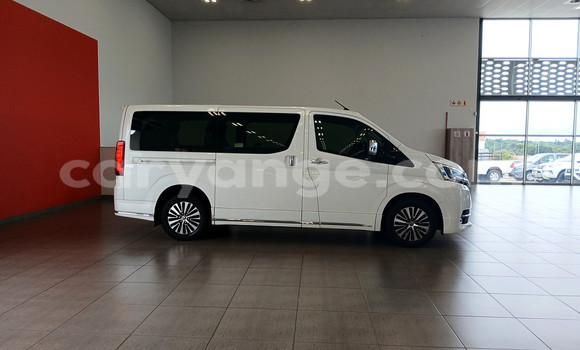 Buy Used Toyota Hi Ace White Car in Gobabis in Omaheke Buy Used Toyota Hi Ace White Car in Gobabis in Omaheke