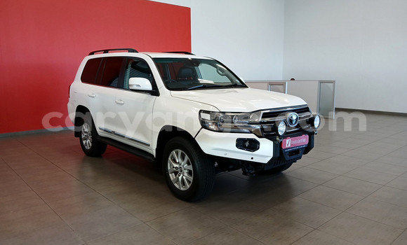Buy Used Toyota Land Cruiser White Car in Gobabis in Omaheke Buy Used Toyota Land Cruiser White Car in Gobabis in Omaheke