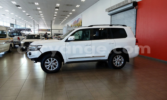 Buy Used Toyota Land Cruiser White Car in Gobabis in Omaheke Buy Used Toyota Land Cruiser White Car in Gobabis in Omaheke