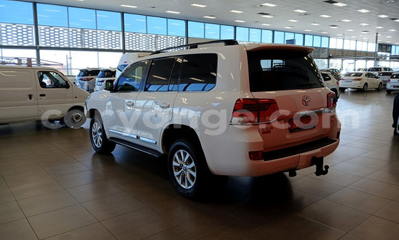Buy Used Toyota Land Cruiser White Car in Gobabis in Omaheke Buy Used Toyota Land Cruiser White Car in Gobabis in Omaheke