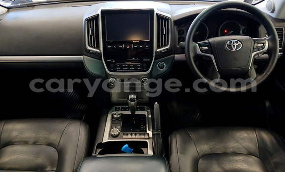 Buy Used Toyota Land Cruiser White Car in Gobabis in Omaheke Buy Used Toyota Land Cruiser White Car in Gobabis in Omaheke