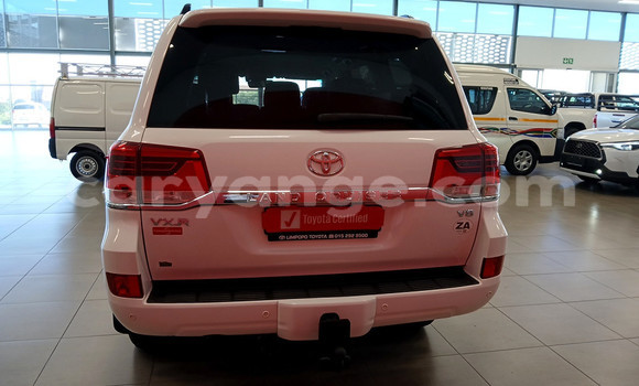 Buy Used Toyota Land Cruiser White Car in Gobabis in Omaheke Buy Used Toyota Land Cruiser White Car in Gobabis in Omaheke