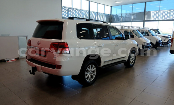 Buy Used Toyota Land Cruiser White Car in Gobabis in Omaheke Buy Used Toyota Land Cruiser White Car in Gobabis in Omaheke