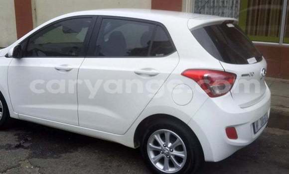 Buy Used Hyundai i10 White Car in Gobabis in Omaheke Buy Used Hyundai i10 White Car in Gobabis in Omaheke