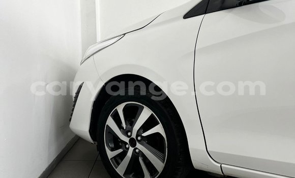 Buy Used Toyota Yaris White Car in Gobabis in Omaheke Buy Used Toyota Yaris White Car in Gobabis in Omaheke