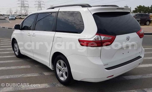 Acheter Import Voiture Toyota Sienna Blanc à Import - Dubai, Namibie Acheter Import Voiture Toyota Sienna Blanc à Import - Dubai, Namibie