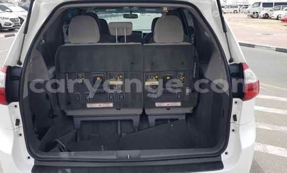 Acheter Import Voiture Toyota Sienna Blanc à Import - Dubai, Namibie Acheter Import Voiture Toyota Sienna Blanc à Import - Dubai, Namibie